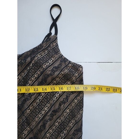 Torrid Lace V Neck Sleeveless Blouse Size 2 Office Wear Preppy Formal Event - Picture 5 of 7